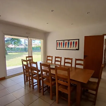Spacieuse Maison Familiale 11 Pers. Avec Jardin Pres Du Port De - Fr-1-239-1001 *