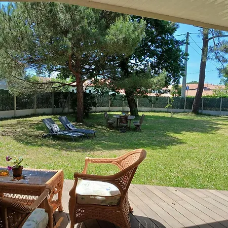 Spacieuse Maison Familiale 11 Pers. Avec Jardin Pres Du Port De - Fr-1-239-1001 *